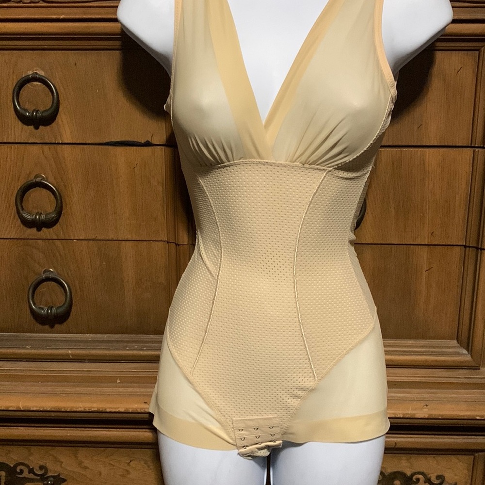 BodySuit L tan Breathable preowned nice